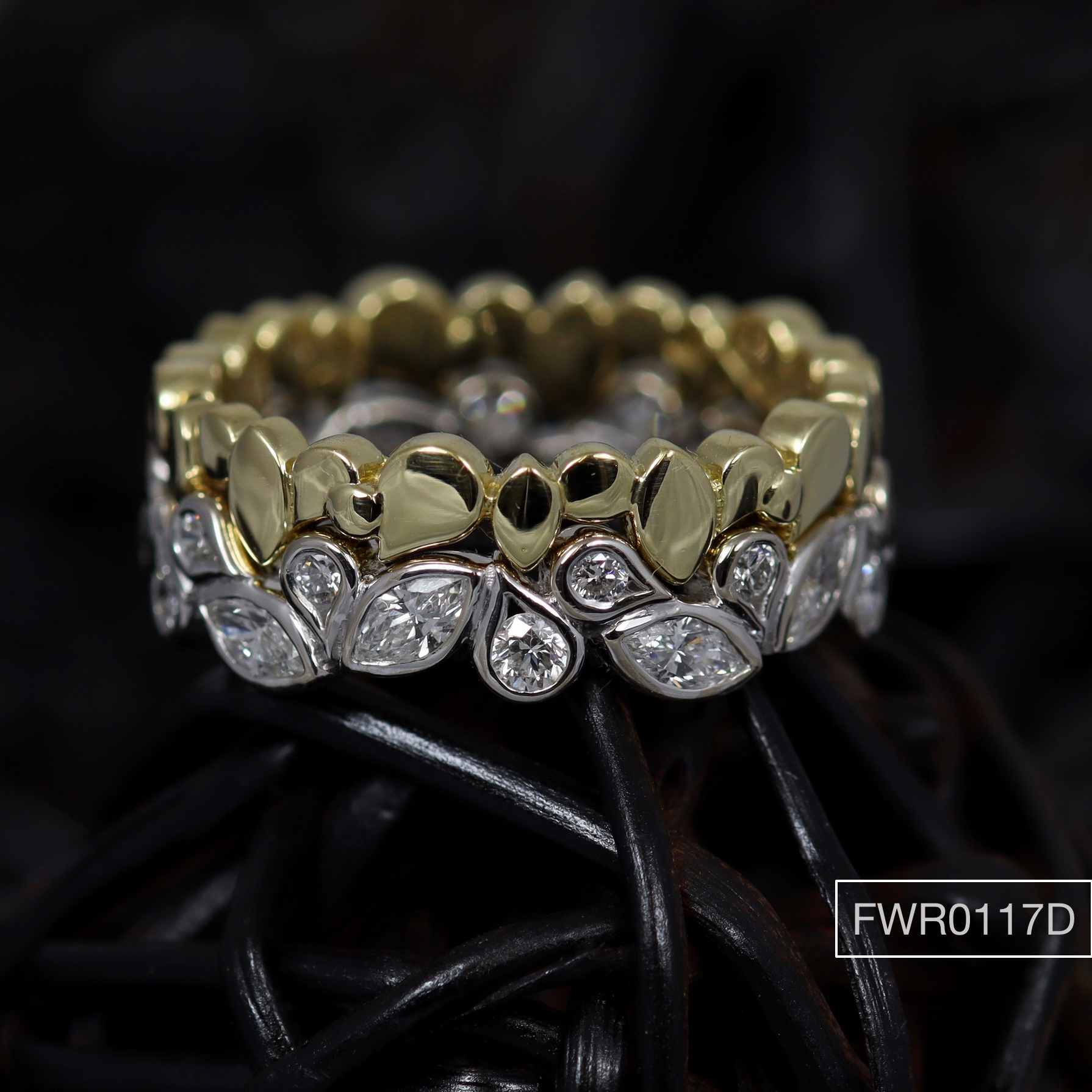 18ct white Gold Diamond set Dot ring with fitted 18ct yellow Gold ring.