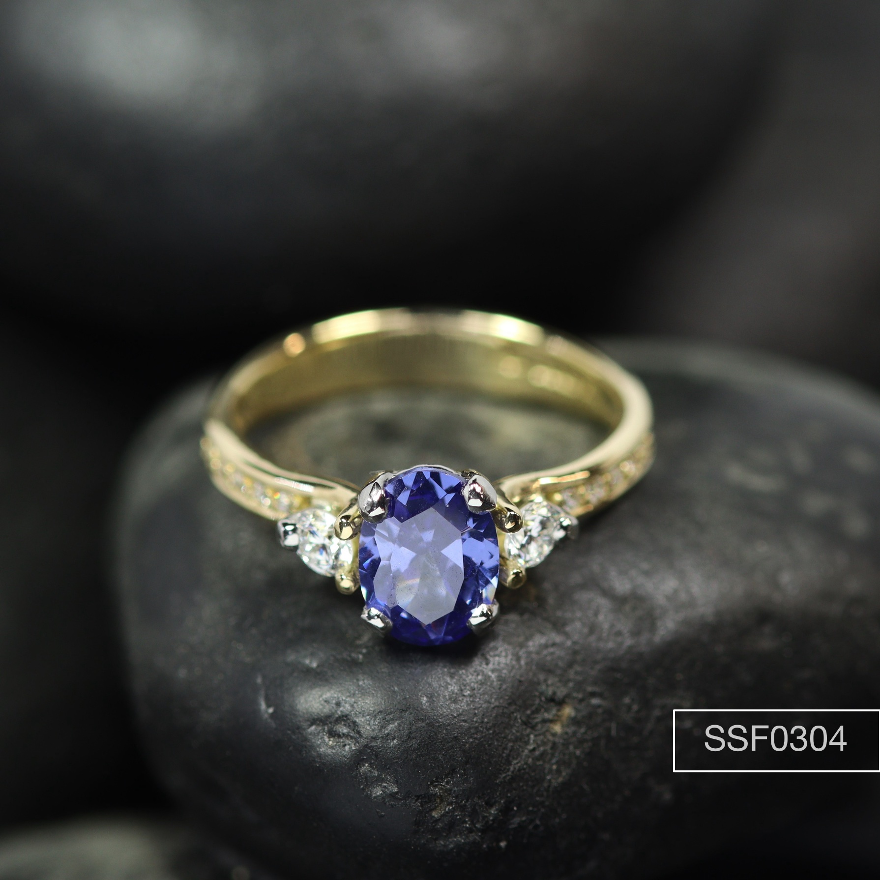 Tanzanite & Diamond set 18ct yellow Gold / Platinum ring.